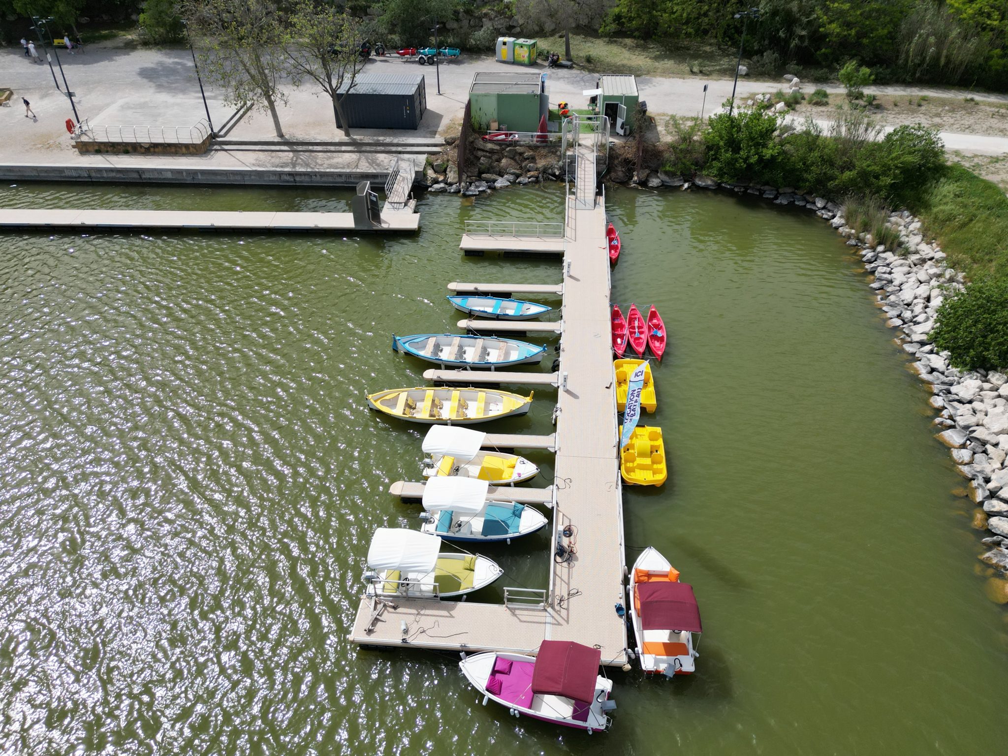 Port de l'olivier, location de bateaux, pédalos, canoe, waterbike