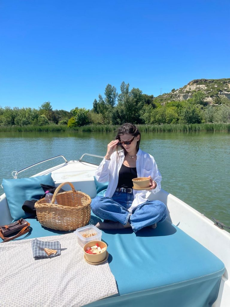 Picnic en bateau sans permis avec bouée d'amarrage