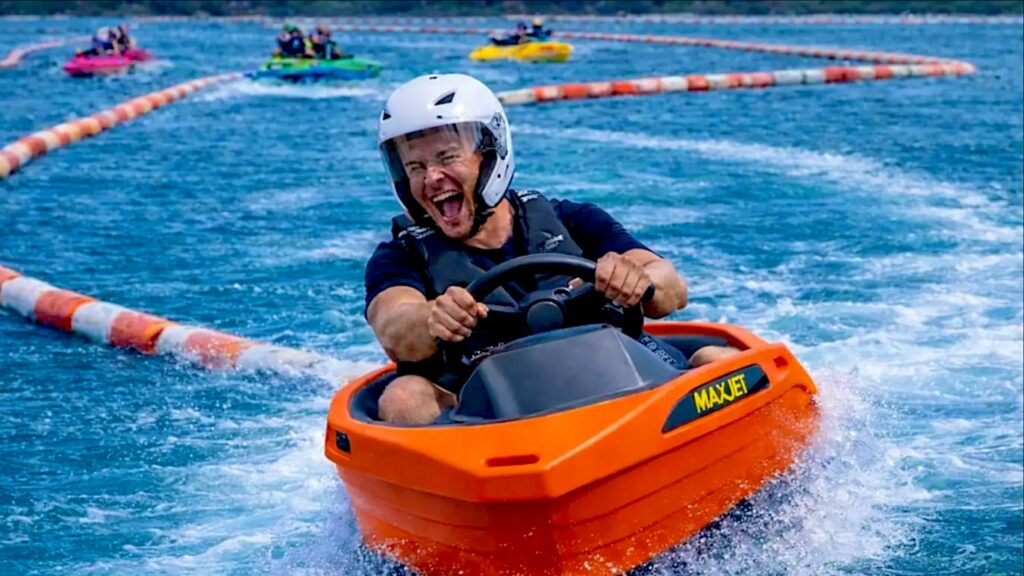 Aquakarting, kart sur l’eau, à la base nautique de l’Olivier à Istres